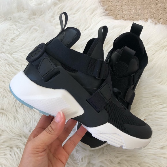 nike huarache city women's black